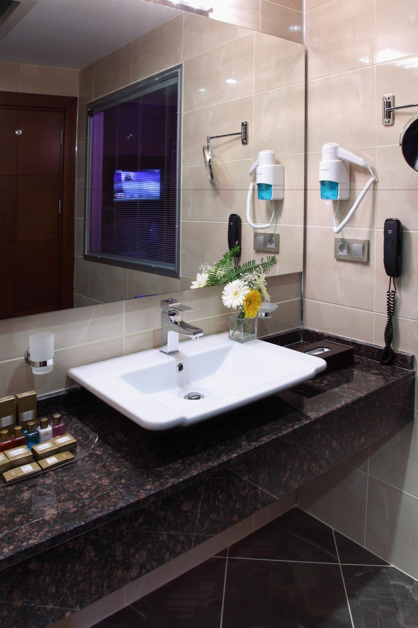 Hotel Senbayrak City Адана Экстерьер фото