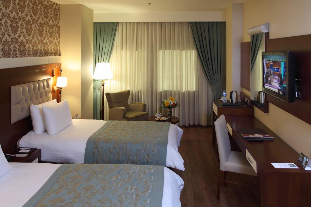 Hotel Senbayrak City Адана Экстерьер фото