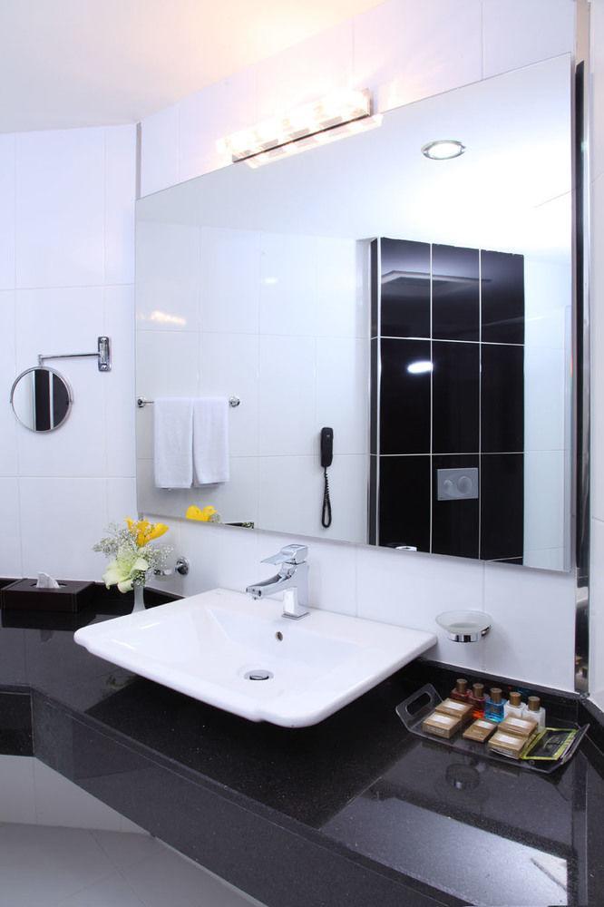 Hotel Senbayrak City Адана Экстерьер фото