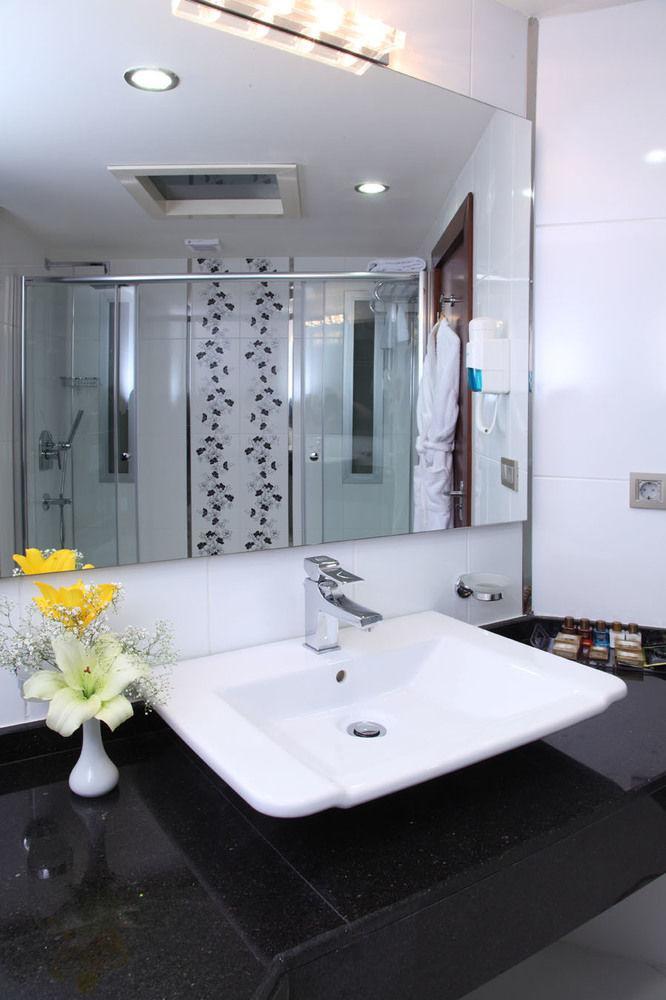 Hotel Senbayrak City Адана Экстерьер фото