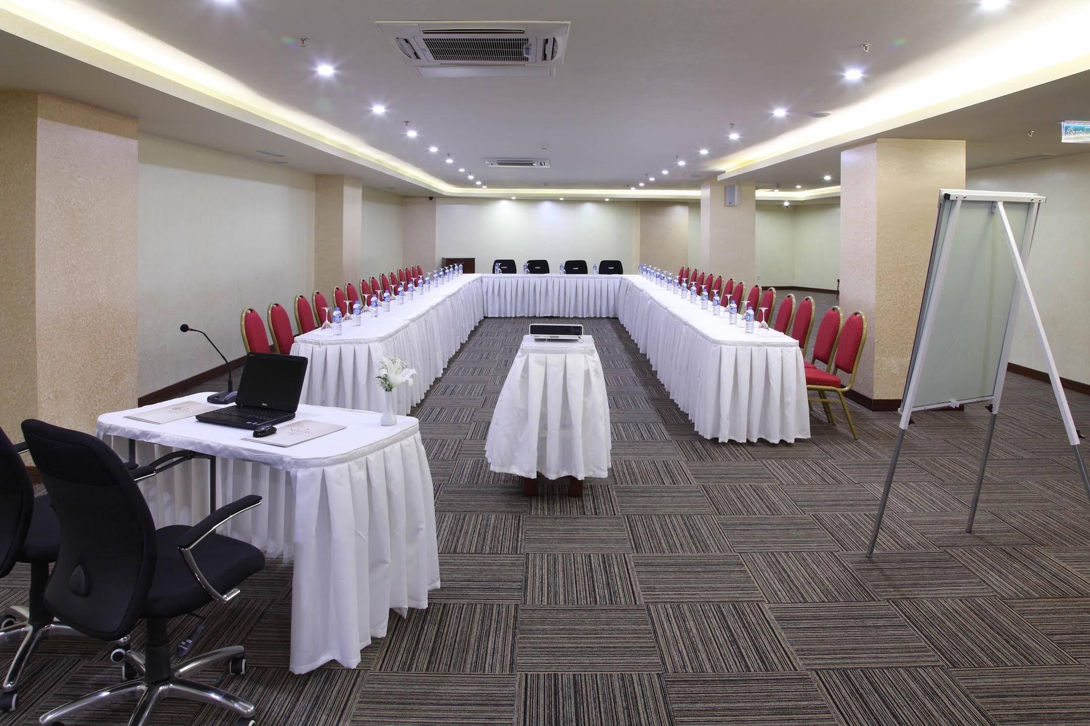 Hotel Senbayrak City Адана Экстерьер фото